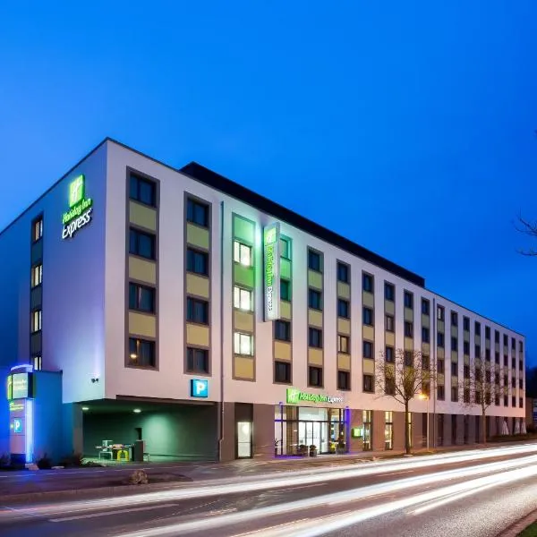 Holiday Inn Express Augsburg by IHG, hotel v Augsburgu