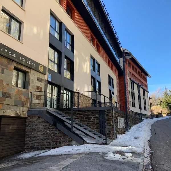 Apartamentos Gorbea Suites: Sierra Nevada'da bir otel