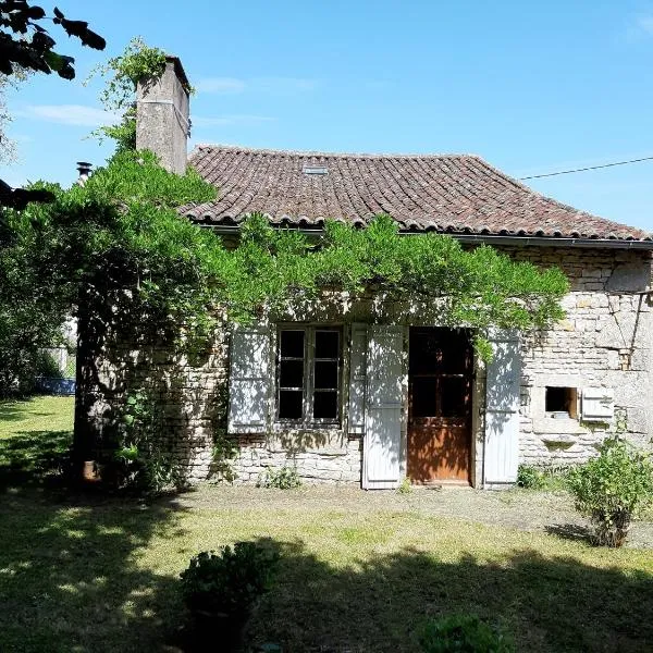 Wisteria Cottage, hotel in Les Adjots