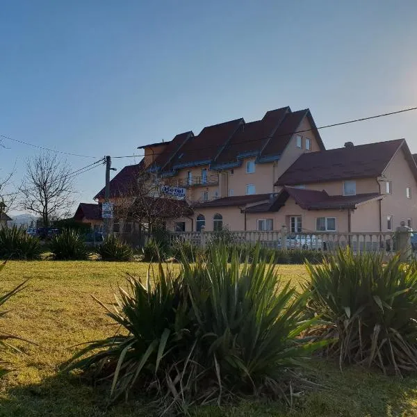 Hotel Mirni Kutak, hotel v destinácii Otočac