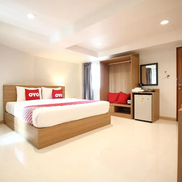 Super OYO 483 Pannee Hotel Khaosan โรงแรมในBan Bang Phai