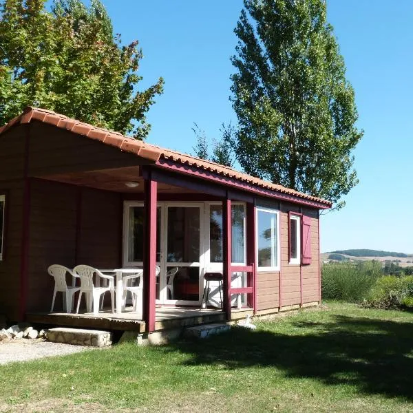 Les Chalets des Mousquetaires, hotel em Maubec