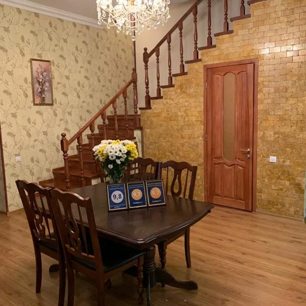 Apartment on Zhukovskogo, hotelli Odessassa