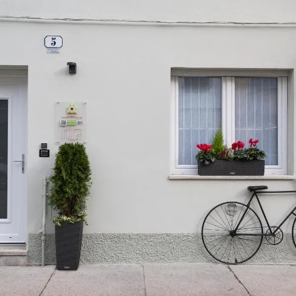 ZONA 30 Bike Guesthouse, hotel em Palmanova