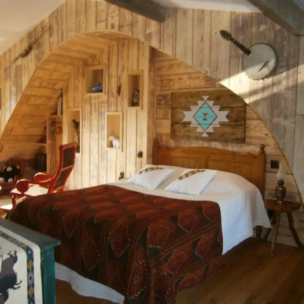 chambre d'hôte atypique "West little ranch" chambre amérindienne, hotel in Le Saint