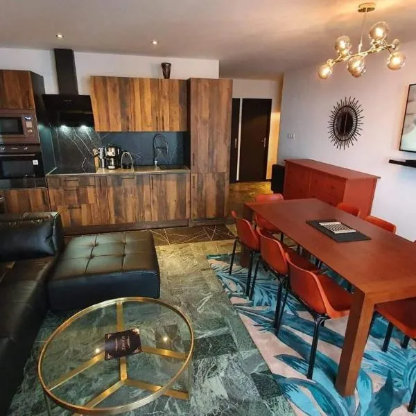 Vue Magic Muzelle sur terrasse Sud Confort top pres pistes parking central, hotel Les Deux Alpes-ban
