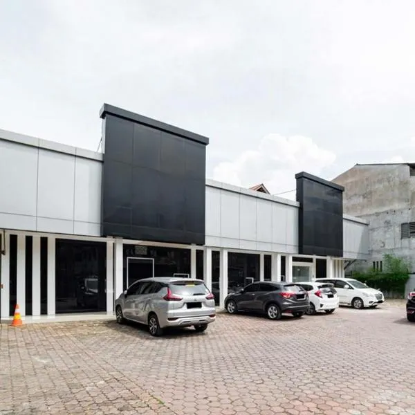 RedDoorz Plus near Thamrin Plaza Medan, hotel a Medan