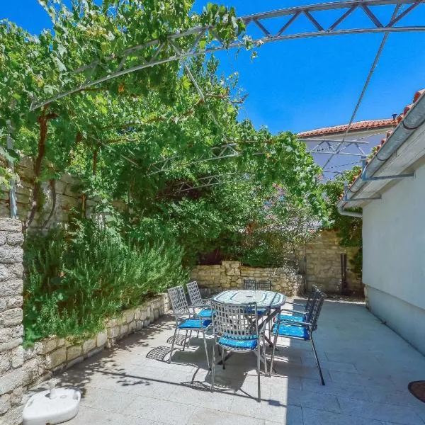 Holiday Home Dubravka by Interhome, hotel in Osor