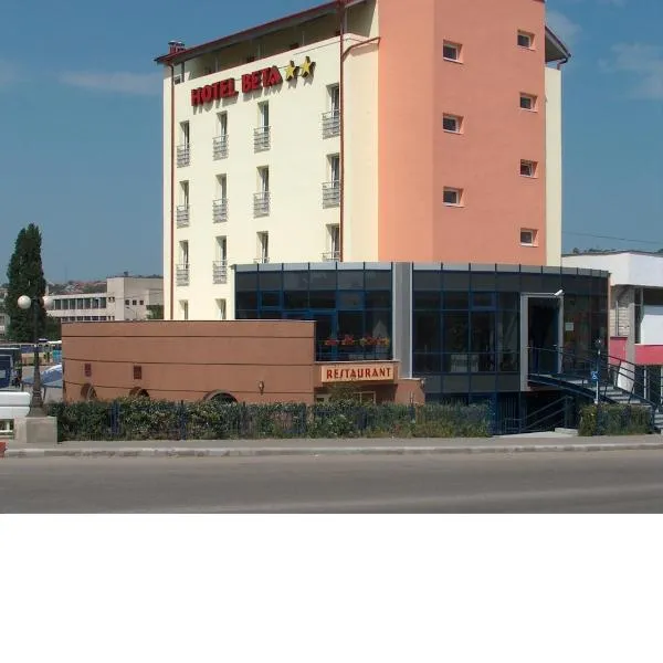 Hotel Beta, hotel a Coruşu