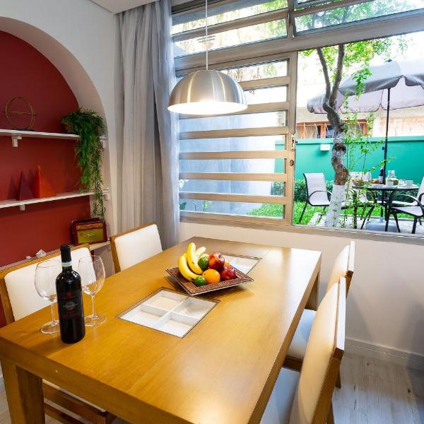 Apartamento com quintal em Alto de Pinheiros