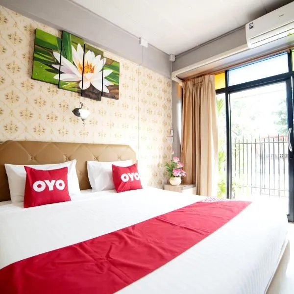 OYO 465 Krung Kao Traveller Lodge, hotel en Phra Nakhon Si Ayutthaya