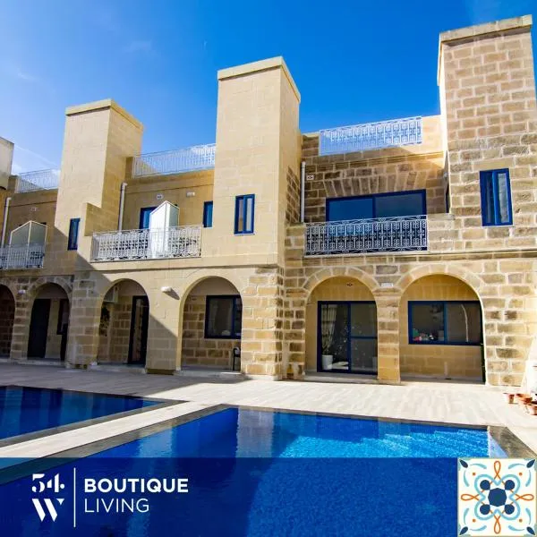 Fiftyfour West Boutique Living, hotel in Għarb