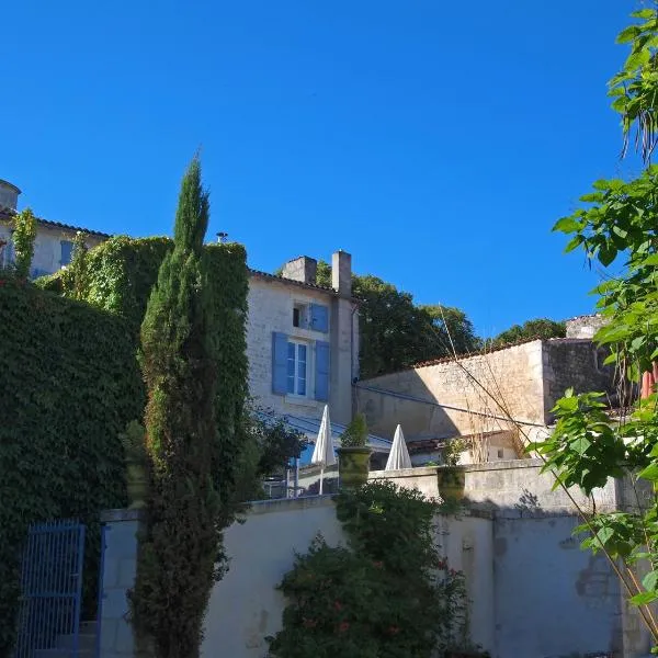 Maison d'Aliénor, hotel in Taillebourg