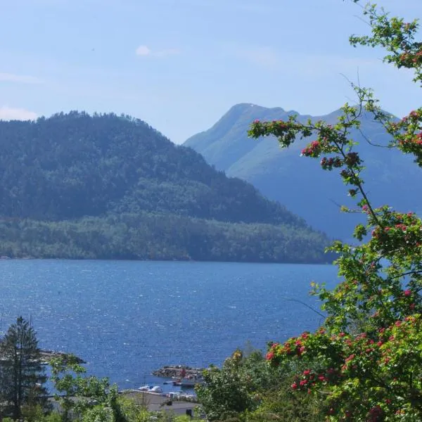 Sjøholt Camping, hotel in Tresfjord