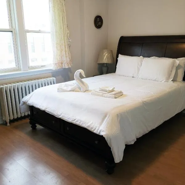 Cozy Private Rm Heart of North York Free Parking Full Kitchen Close to Downtown, hotel in Toronto