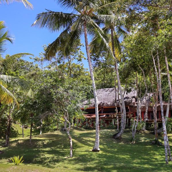 Charmoso bangalô balinês pé na areia Outeiro das Brisas
