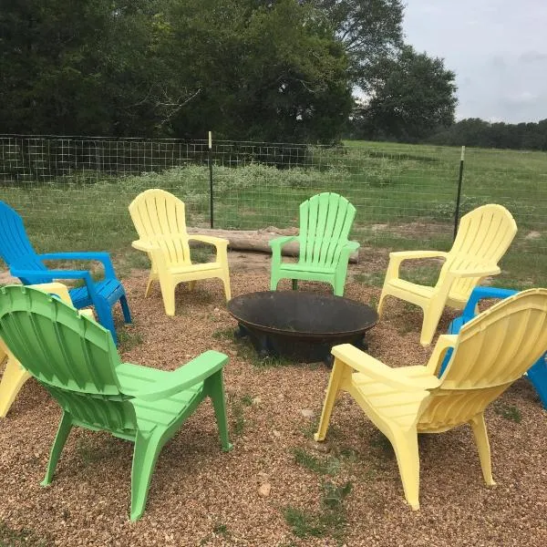 Saddle Creek Cabins, hôtel à Round Top