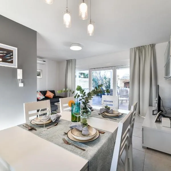 Deluxe Triplex Antea, hotel v destinaci Sukošan