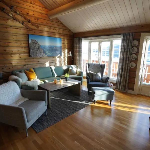 Lake View Apartment 2 bedrooms and loft, hotel in Sjøholt