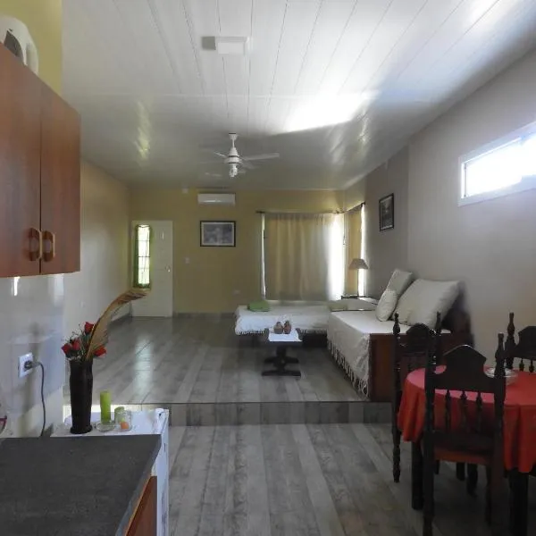 Departamento nuevo,amplio y cercano al centro en Posadas, khách sạn ở Posadas