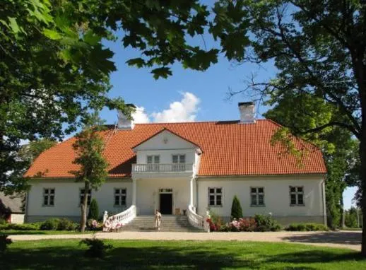 Saare Manor Guesthouse, хотел в Kärbla