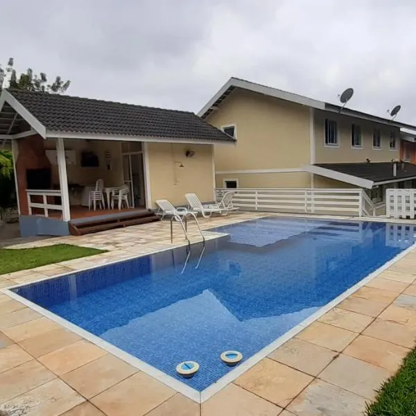 Aconchego em Teresópolis com piscina privativa próximo a feirinha, hotelli kohteessa Barreira