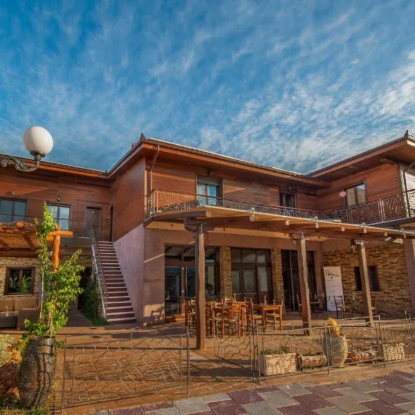 Polys Guest House, hotell i Methoni