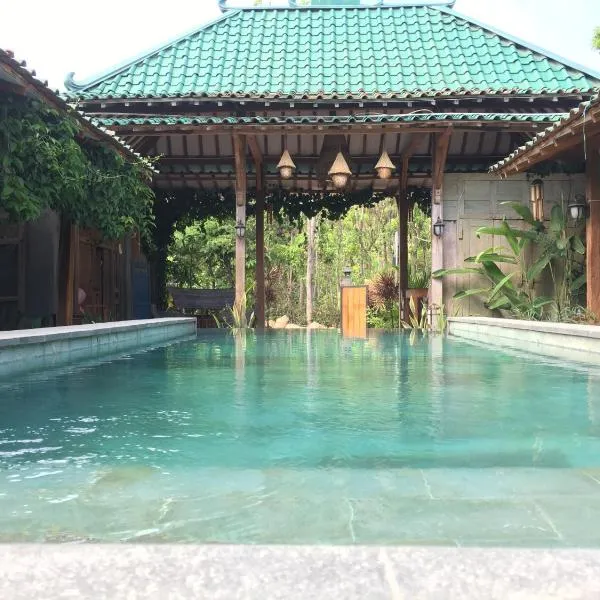 Watukarung Ristu Homestay, hotel v destinaci Kalak