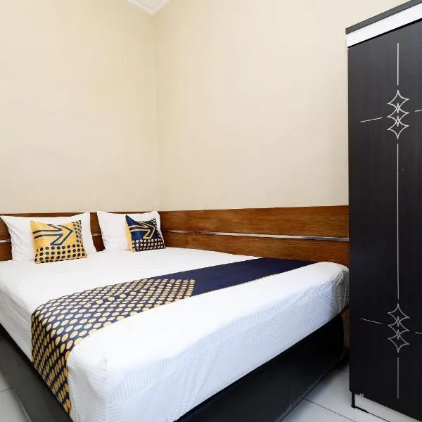 SUPER OYO 2209 Solo Point Guest House Syariah, hotel v destinaci Solo