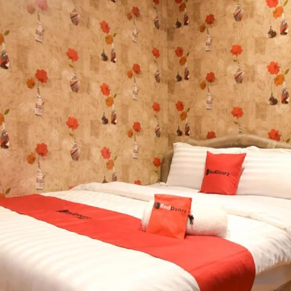 RedDoorz near Pelabuhan Tanjung Perak 2 Surabaya, hotel v destinaci Surabaja