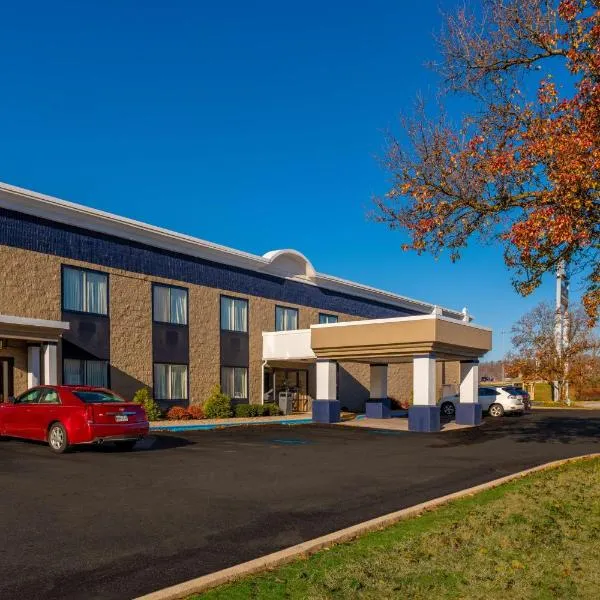 Best Western Huntington Mall Inn, хотел в Barboursville