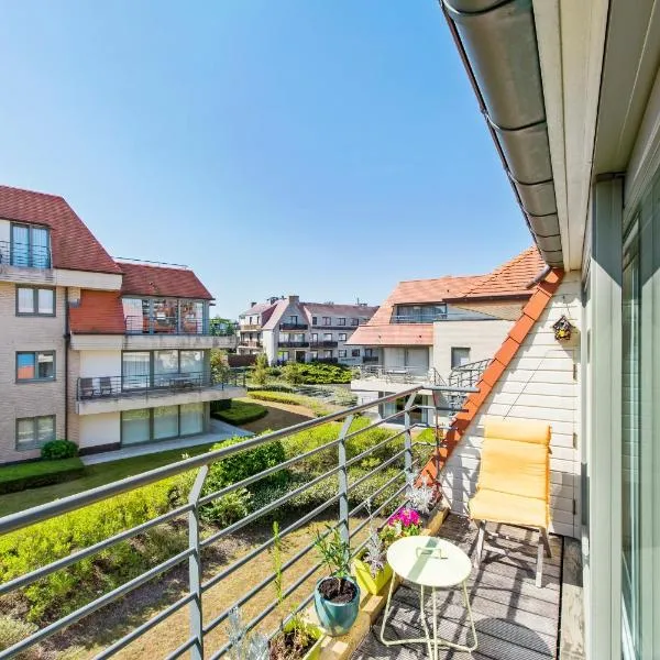 Bright apartment with 2 terraces in De Panne, hotel i De Panne
