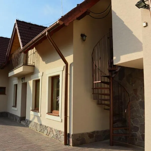 Penzión Skalná ruža - Kövirózsa panzió, hotel a Tornaľa