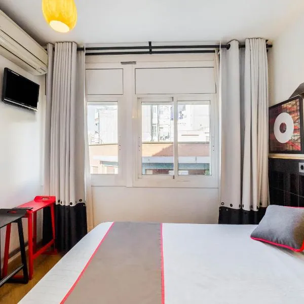 Hostal Athenas, hotel em Sant Adria de Besos