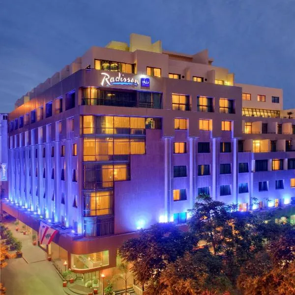 Radisson Blu Martinez Beirut, hotel em Jall adh Dhiʼb