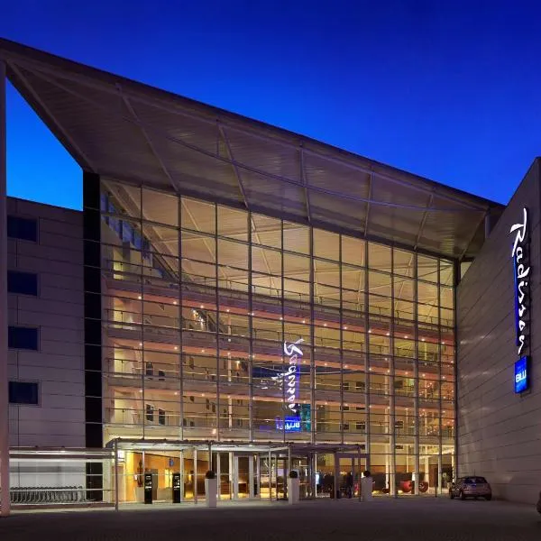 ラディソン ブルー ホテル ロンドン スタンステッド エアポート（Radisson Blu Hotel London Stansted Airport）、スタンステッド・マウントフィーチェットのホテル