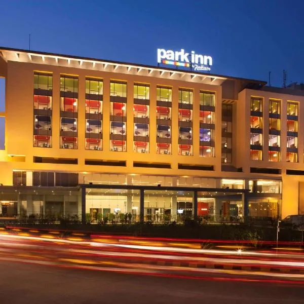 Park Inn By Radisson Gurgaon Bilaspur, hotel in Tapukrah