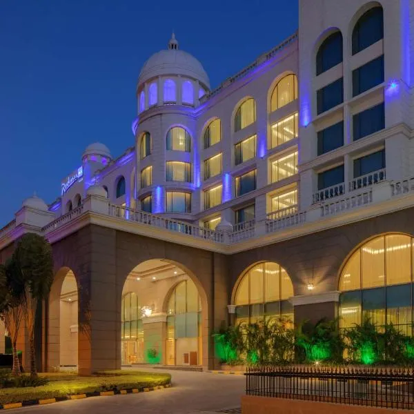 Radisson Blu Plaza Hotel Mysore, готель у місті Майсуру