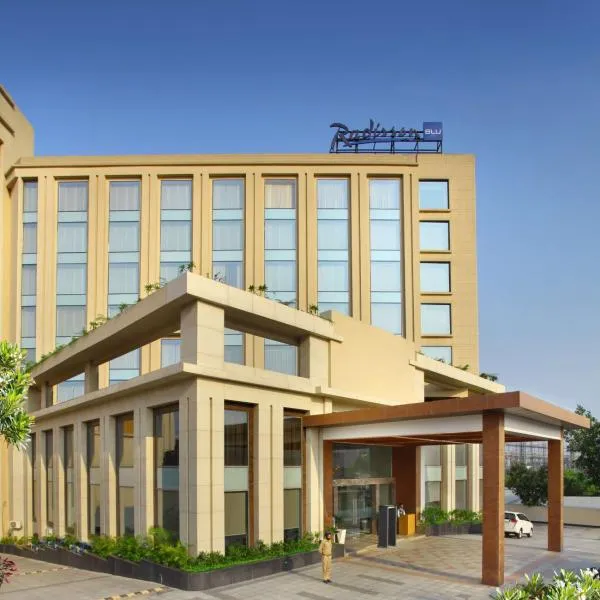 Radisson Blu Jammu, hotel in Gura Salāthiān