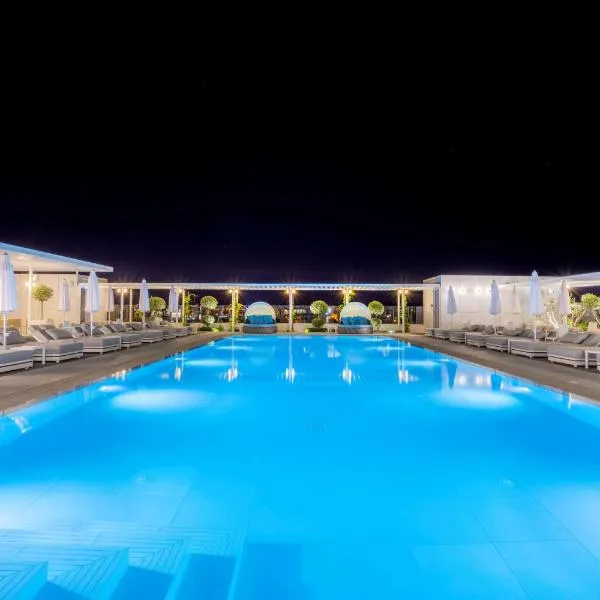 Radisson Blu Hotel, Larnaca โรงแรมในลาร์นาคา