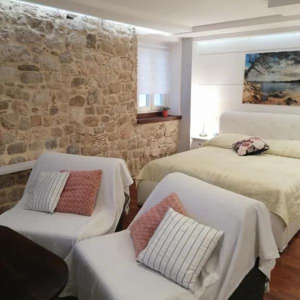V&M Luxury Studio, hotel in Pag
