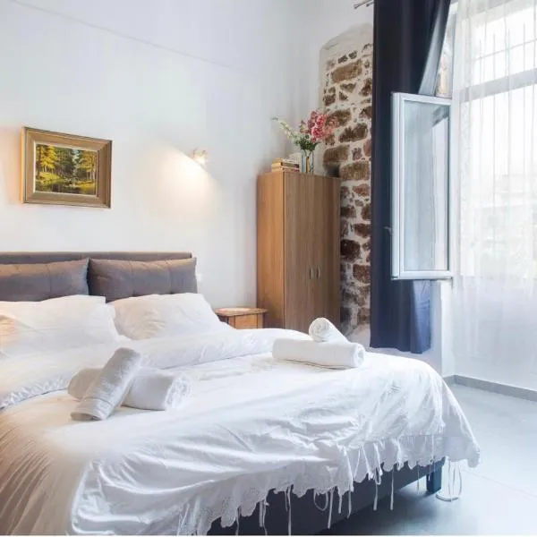A litte Taste of Home Guest House, hotel em Atenas
