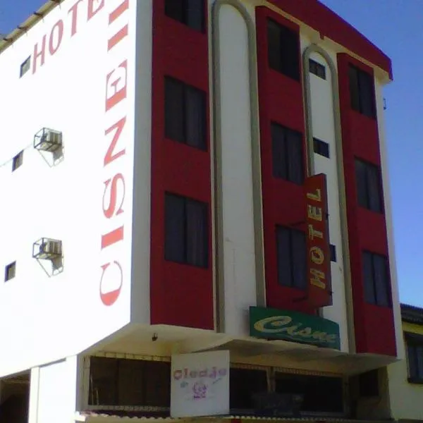 Hotel Cisne II, hotel in Ciudadela Costa de Oro