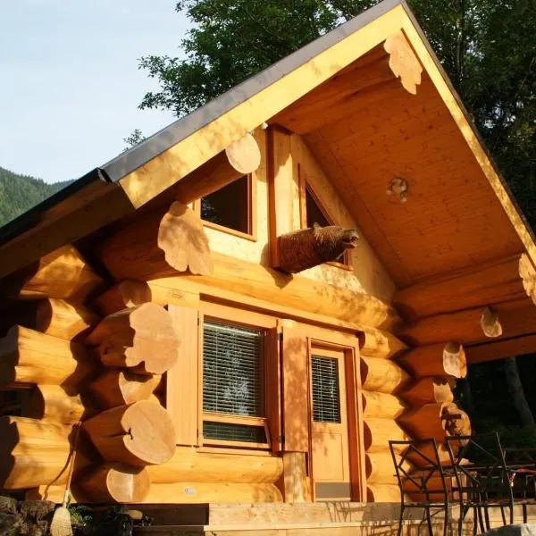 Porteau Cove Olympic Legacy Cabins, hotel v destinaci Furry Creek