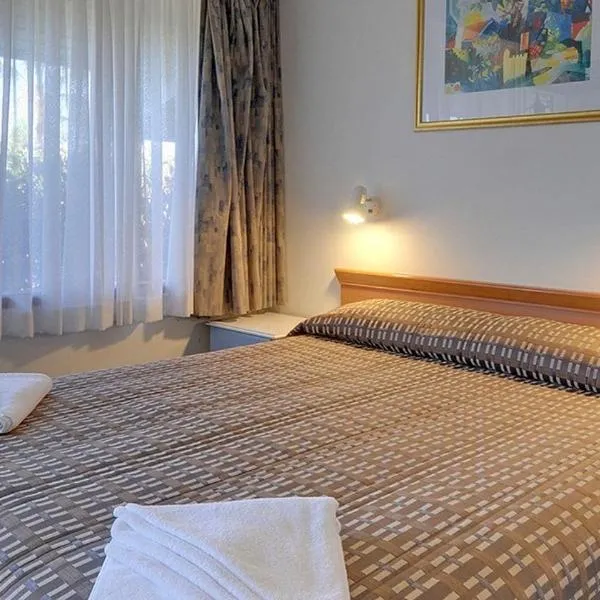 Cedar Lodge Motel, hotel v destinaci Morwell