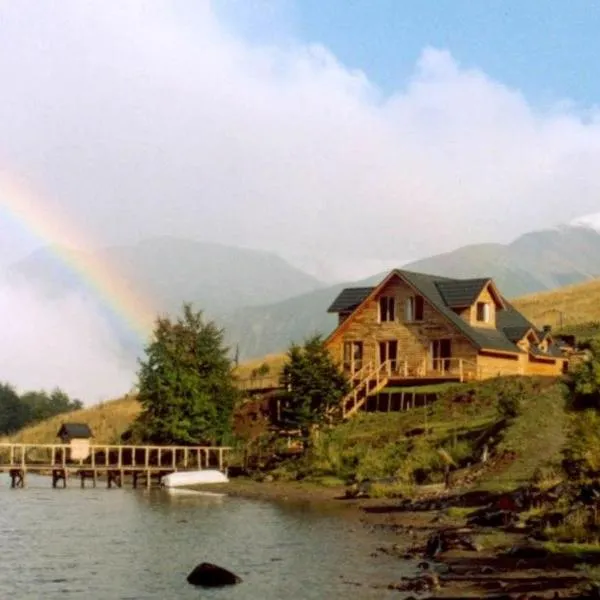 Lodge de Montaña Lago Monreal, hotell i El Blanco