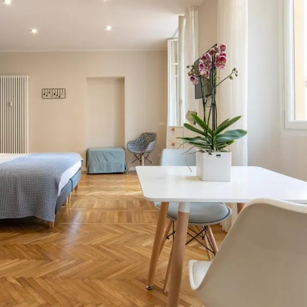 Aqualago casa vacanze - apartament B, hotel in Verbania