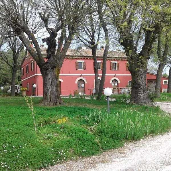 Casa Vacanze La Meridiana、Serrungarinaのホテル