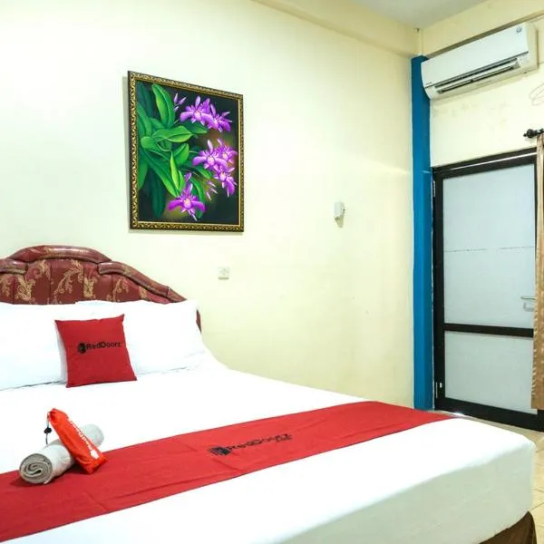RedDoorz near H. Hasan Aroeboesman Airport, hotel v destinaci Ende