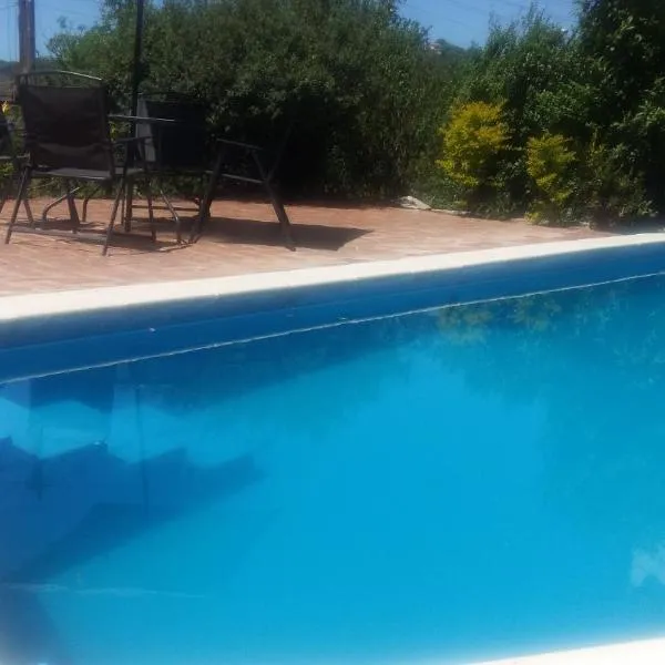 Habitación en casa con pileta en Río Ceballos, hotel en Río Ceballos